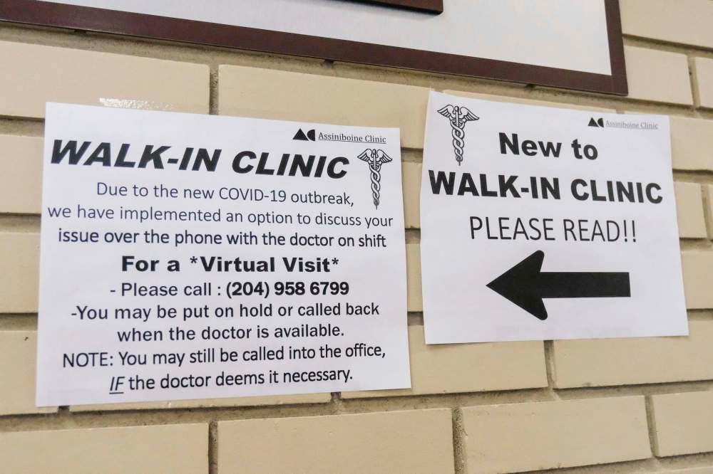 DANIEL CRUMP / WINNIPEG FREE PRESS
Signs at Assiniboince Clinic instruct people how to make a virtual appointment.