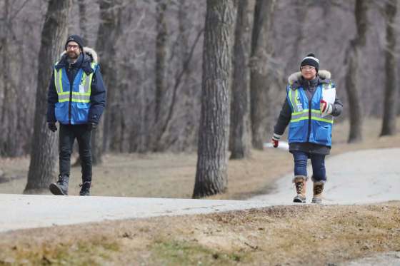 RUTH BONNEVILLE / WINNIPEG FREE PRESSCommunity Service Park Ambassadors Krys Cole, right, and Corey Lefko walk together (while maintaining social distance) around Assiniboine Park reminding visitors to social distance when near people not from their household.