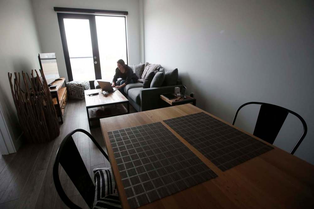 For Schluep, the learning is going smoothly, but the lack of social contact with her classmates is difficult. (John Woods / Winnipeg Free Press)