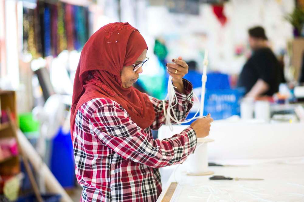 MIKAELA MACKENZIE / WINNIPEG FREE PRESS
Sahra Hussein packs up lengths of elastic for orders.