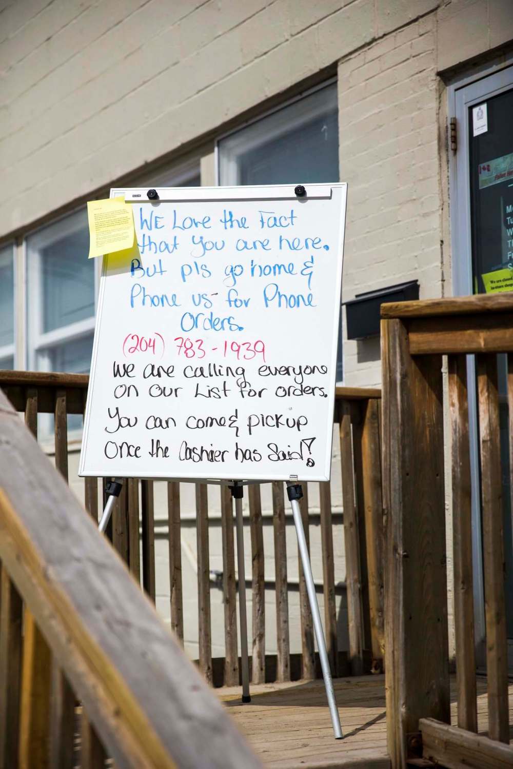 MIKAELA MACKENZIE / WINNIPEG FREE PRESS
A sign informs customers of the new phone ordering process at Marshall Fabrics.