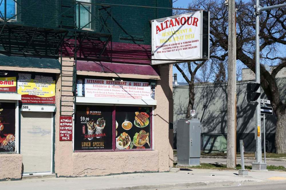 MIKE DEAL / WINNIPEG FREE PRESS
Altanour, a Lebanese restaurant in the West End, is one of about 2,600 restaurants in Manitoba facing the current pandemic-related troubles.