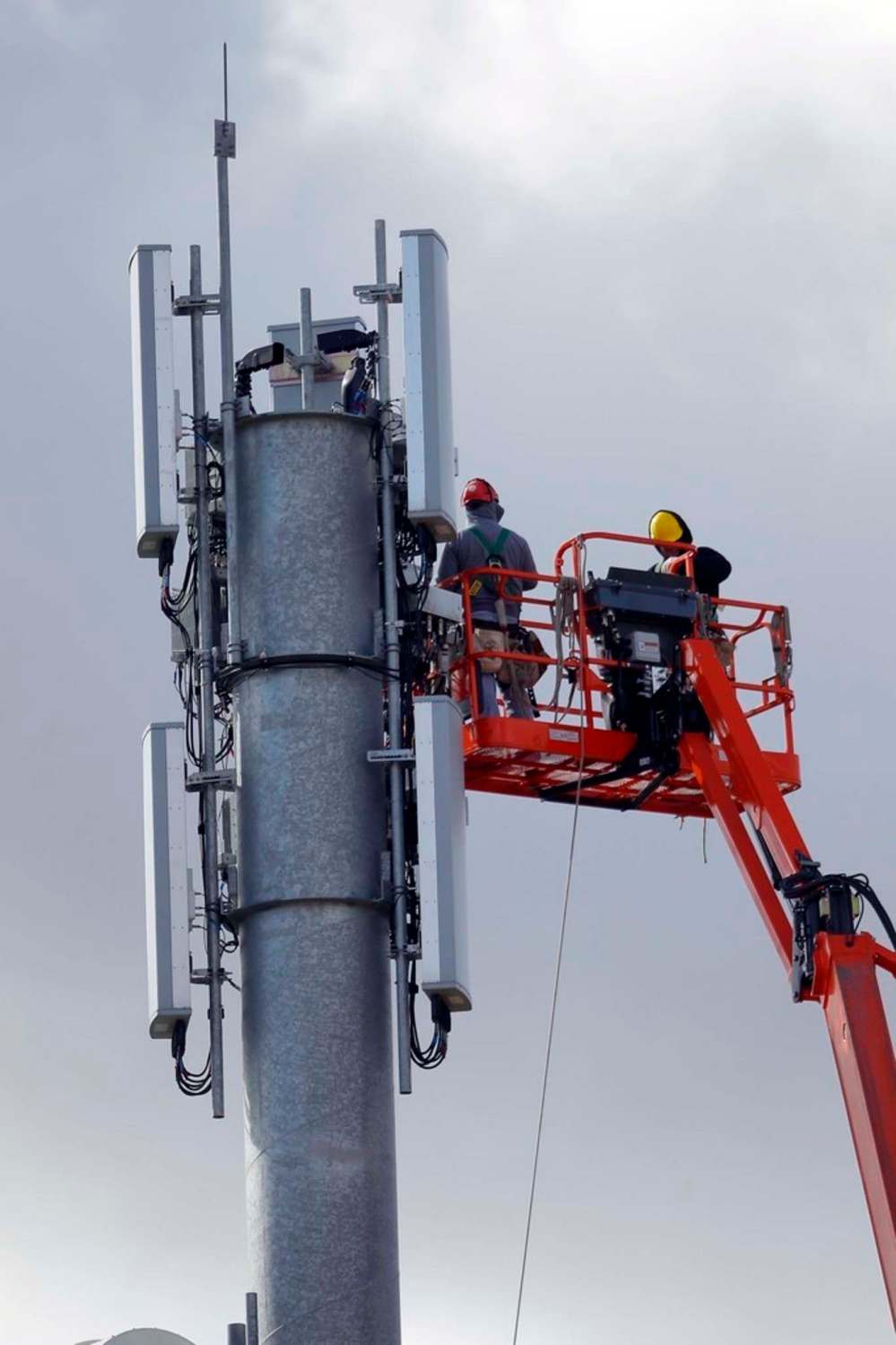 Small cells are meant to improve cellular reception throughout the city, augmenting traditional cell towers, such as the one above, that serve existing 4G networks. (Boris Minkevich / Winnipeg Free Press files)
