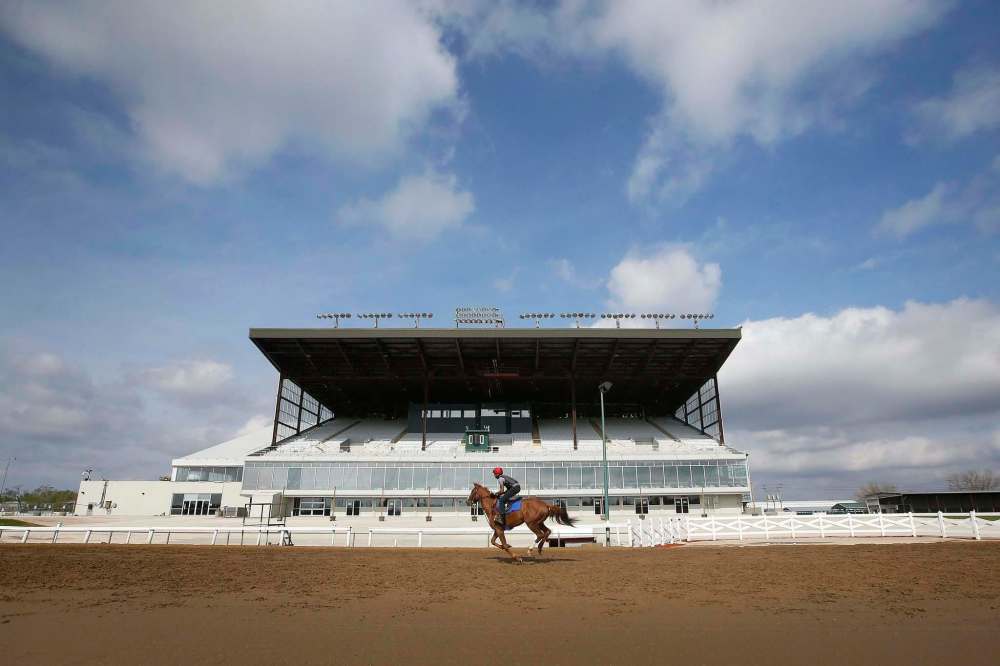 JOHN WOODS / WINNIPEG FREE PRESS
Jockey Richard Mangalee rides a race horse Sunday at Assiniboia Downs. Racing begins tonight but there will be no live spectators due to the COVID-19 pandemic. (John Woods / Winnipeg Free Press)