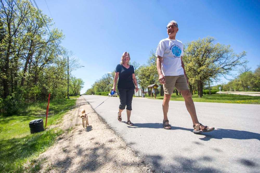 Glenn Reimer, deputy chief for emergency medical services in Headingley, with his wife, Joanne, has transitioned the Run for Wishes into a virtual event in the face of the pandemic. (Mikaela MacKenzie / Winnipeg Free Press)