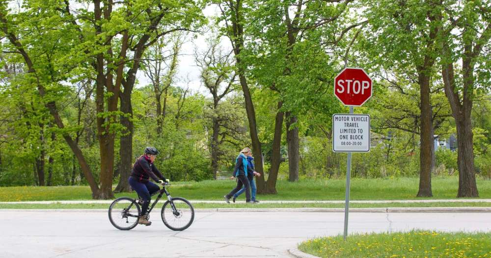 MIKE DEAL / WINNIPEG FREE PRESS
Churchill Drive, among other active transportation routes, will now be open until Sept. 7, instead of July 6.