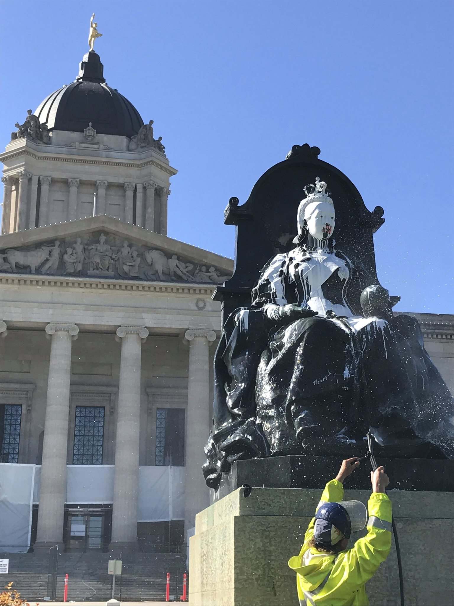 Vandalism of Queen Victoria draws mixed reaction Winnipeg Free Press