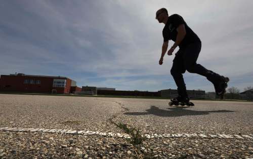 RUTH BONNEVILLE / WINNIPEG FREE PRESS
Getting regular activity, whether it&rsquo;s rollerblading, running or just a long walk, is imperative to prevent a summer fitness backslide.