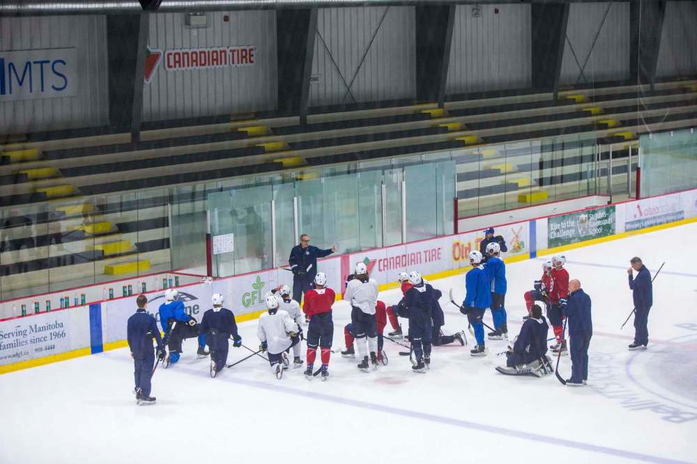 MIKAELA MACKENZIE / WINNIPEG FREE PRESS
Head coach Paul Maurice talks to the team at the Jets practice at the Bell MTS Iceplex on Monday.