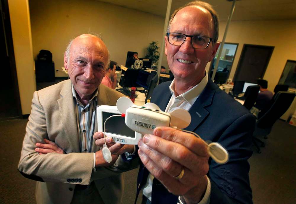 PHIL HOSSACK / WINNIPEG FREE PRESS FILES
Magdy Younes (left) Earl Gardiner (right) of sleep technology company Cerebra Health.