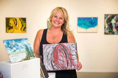 MIKAELA MACKENZIE / WINNIPEG FREE PRESS
Lynley Rose didn&rsquo;t learn how to paint until she was 42. She was afraid to display her work publicly until she discovered her late mother had also liked to draw.