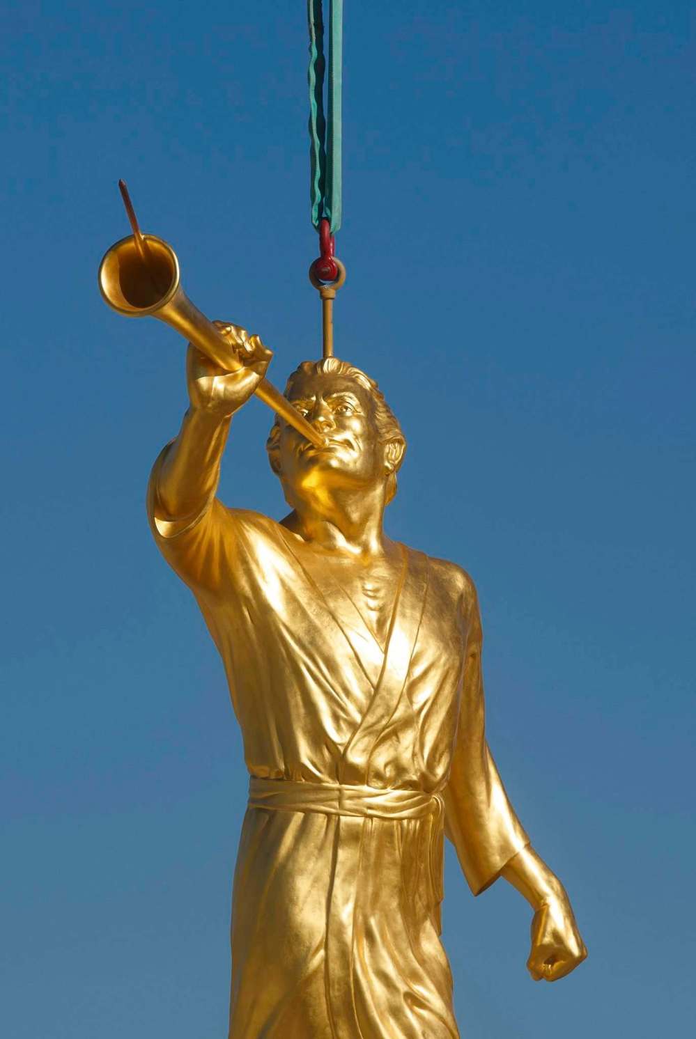 MIKE DEAL / WINNIPEG FREE PRESS
The statue depicts Moroni, an ancient prophet in the Book of Mormon, who the faithful believe appeared to church founder Joseph Smith.