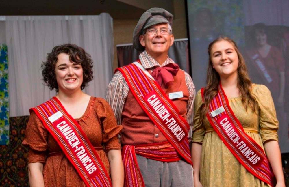 SUPPLIED
Longtime Folklorama volunteer Julie Desrochers, left, with fellow Pavillon canadien-français ambassadors Philippe Mailhot and Karine Jubinville.