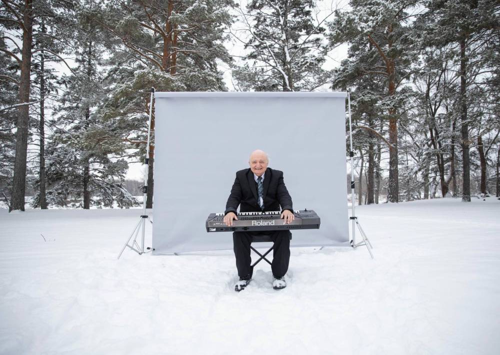 Ron Paley hasn’t performed live in nearly two years, but plays the piano every day. (Jessica Lee / Winnipeg Free Press)