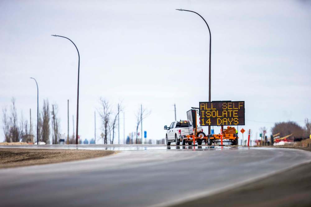 Signage tells travellers to self-isolate for 14 days upon arrival in Canada at the border of United States in Emerson. (Mikaela MacKenzie / Winnipeg Free Press files)