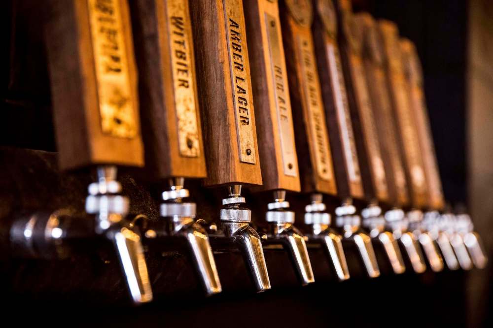 MIKAELA MACKENZIE / WINNIPEG FREE PRESS FILES
Barn Hammer Brewing Co. boasts plenty of artisanal beer options.