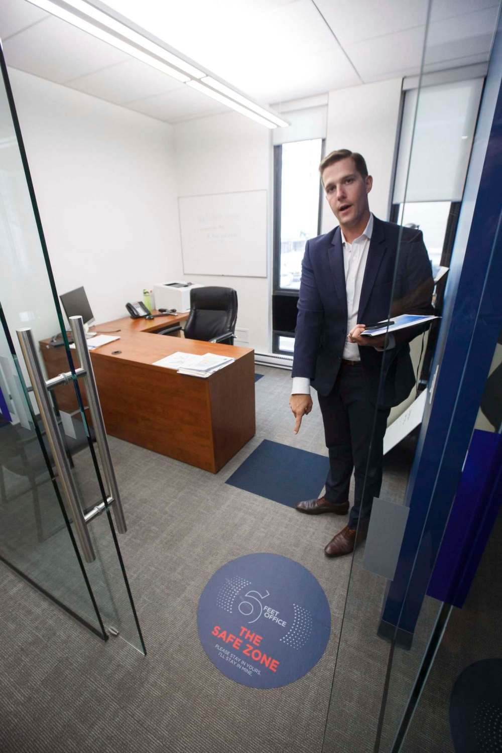 Cushman & Wakefield | Stevenson branch president Aaron DeGroot points to signage. (Mike Deal / Winnipeg Free Press)
