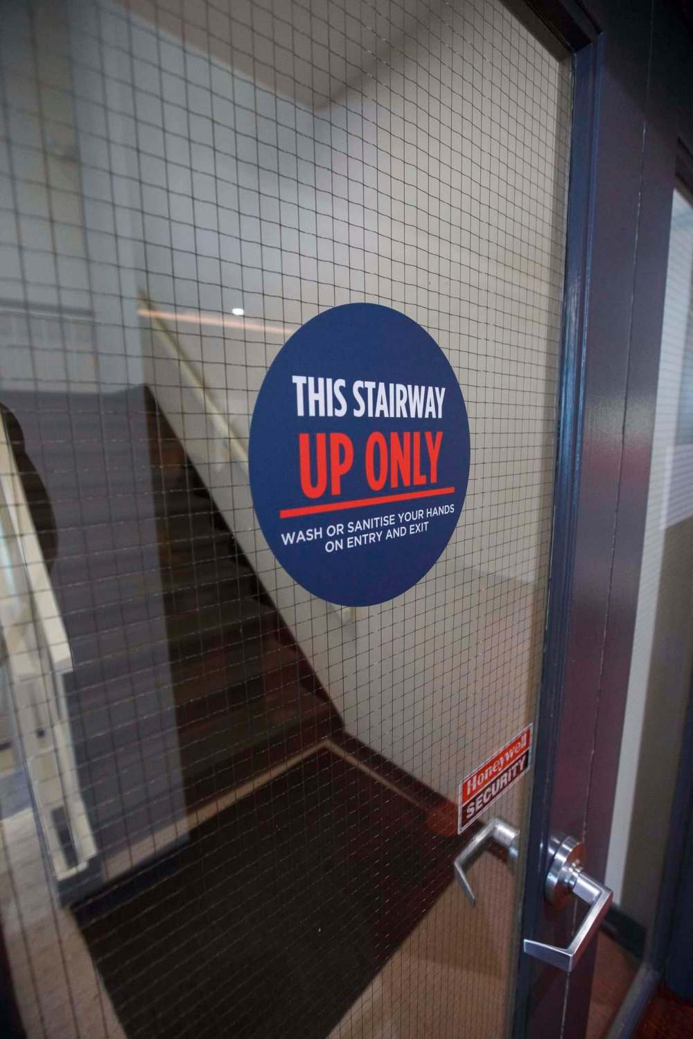 Directional signage reminds visitors and staff to maintain social distancing. (Mike Deal / Winnipeg Free Press)