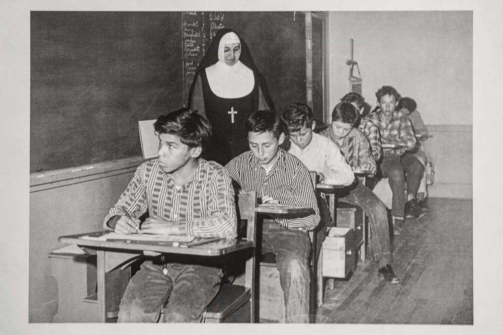 MIKAELA MACKENZIE / WINNIPEG FREE PRESS
A photo of a residential school (unknown location) at the Long Plain First Nation residential school museum.