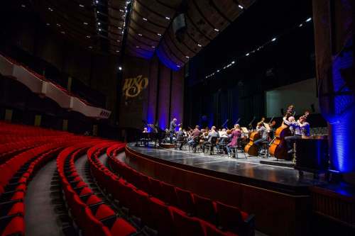 PHOTOS BY MIKAELA MACKENZIE / WINNIPEG FREE PRESS
Maestro Daniel Raiskin leads the Winnipeg Symphony Orchestra during a rehearsal for Back to Back Beethoven at the Centennial Concert Hall.