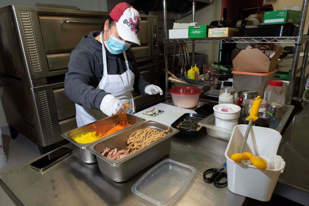 JESSE BOILY / WINNIPEG FREE PRESS
Hai Zhen Jing readies some mini gimbap (seaweed rice rolls) at Red Foot Kitchen.