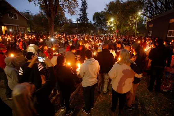 JOHN WOODS / WINNIPEG FREE PRESSFamily and friends attend a vigil for Jennifer Dethmers on Boyd in Winnipeg Tuesday.