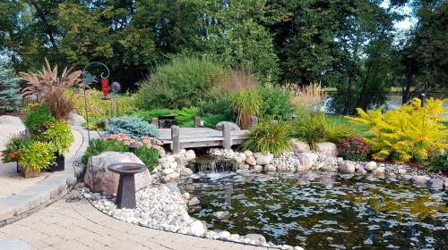 Colleen Zacharias
Let the beauty of Winnipeg gardens &mdash; like June Bennett&rsquo;s garden in Assiniboine Landing &mdash; inspire you in the Manitoba Opera&rsquo;s new virtual experience.