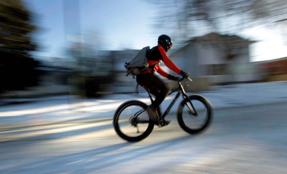 Wayne Glowacki / Winnipeg Free Press Files
A report to be presented to the public works committee next week at city hall says there is demand for accessible, snow-cleared winter cycling routes in Winnipeg.