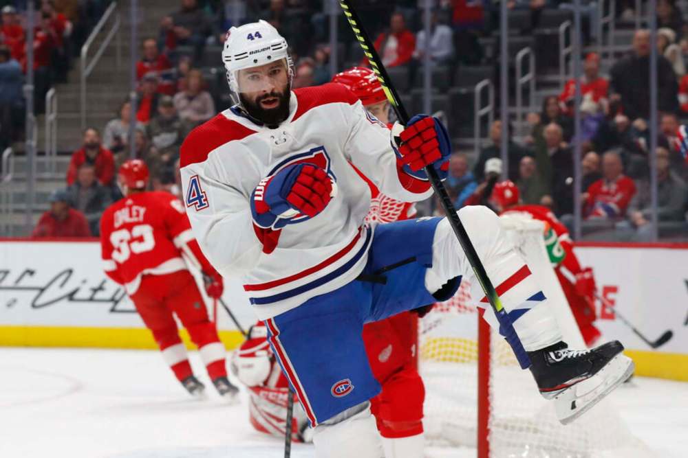 Former Montreal Canadiens centre Nate Thompson signed a one-year contract with the Winnipeg Jets.(AP Photo/Paul Sancya)