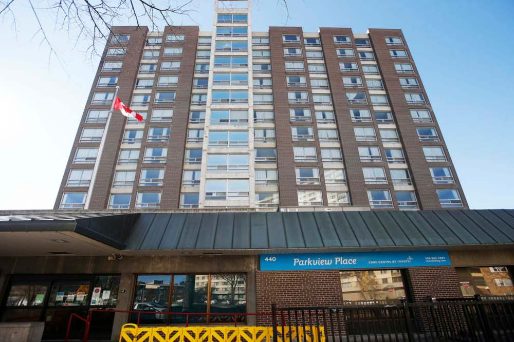 JOHN WOODS / WINNIPEG FREE PRESS
Senior centre Parkview Place on Edmonton St.