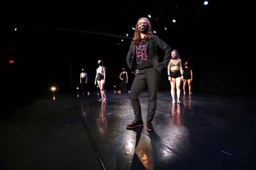 RUTH BONNEVILLE / WINNIPEG FREE PRESS
Jolene Bailie, Winnipeg Contemporary Dancers artistic director, and the artists from the School of Contemporary Dance have recorded their season opener for ticket-holders.