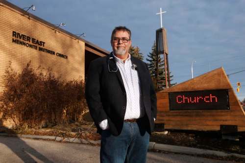 JOHN WOODS / WINNIPEG FREE PRESS
Dr. Tim Hiebert, who specializes in internal medicine at Health Sciences Centre and palliative care, is urging all places of worship to shut down during the COVID-19 code red and abstain from in-person services and switch to a virtual format instead.