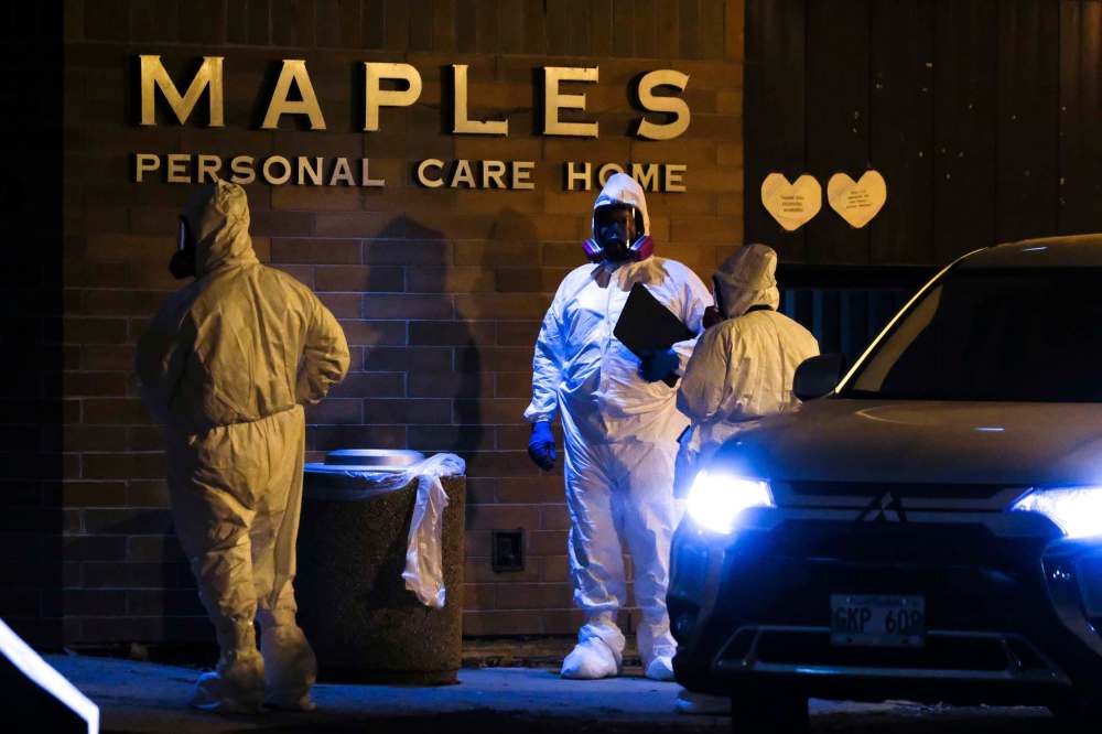 Daniel Crump / Free Press files
Members of the Winnipeg Police Service Identification Unit enter the Maples personal care home on Saturday.