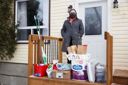 MIKE DEAL / WINNIPEG FREE PRESS
Sharon Graham with the National Council of Jewish Women of Canada and a local organizer of Mitzvah Day, with a some of the items collected for Alpha House family shelter.