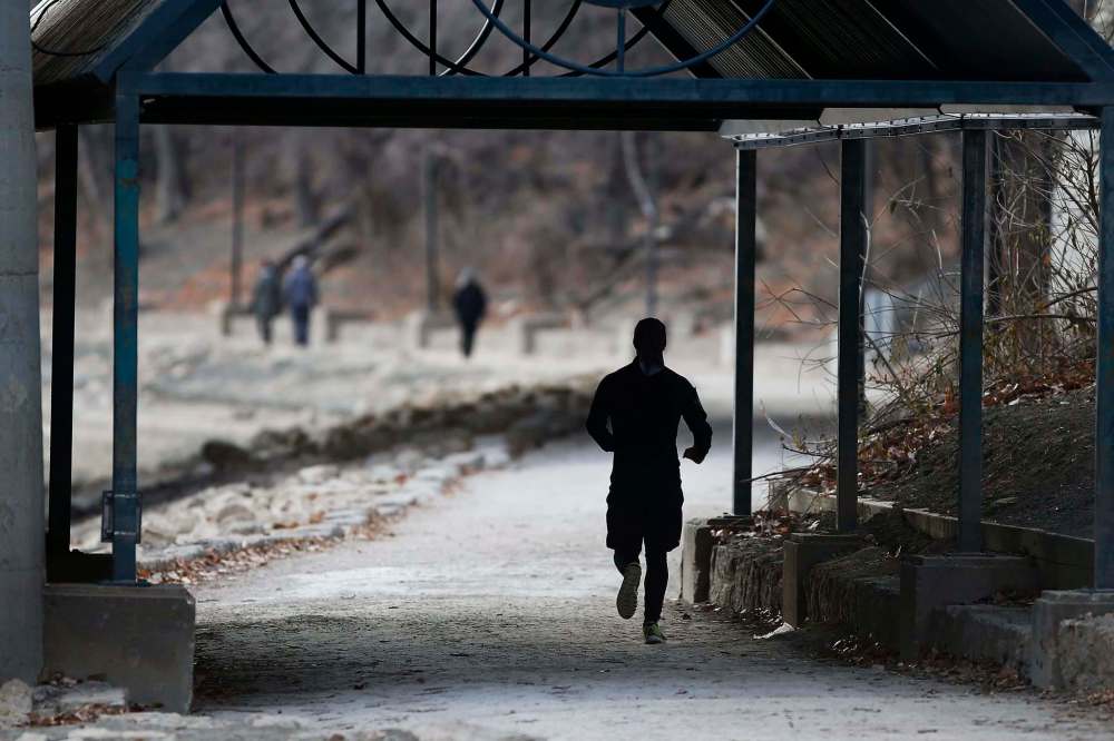 JOHN WOODS / WINNIPEG FREE PRESSPeople make their way through a near empty Forks in Winnipeg Sunday, November 15, 2020.
Reporter: Standup