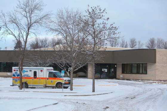 MIKE DEAL / WINNIPEG FREE PRESSGolden Links Lodge on St. Mary’s Road is one of several personal care homes grappling with severe COVID-19 outbreaks.