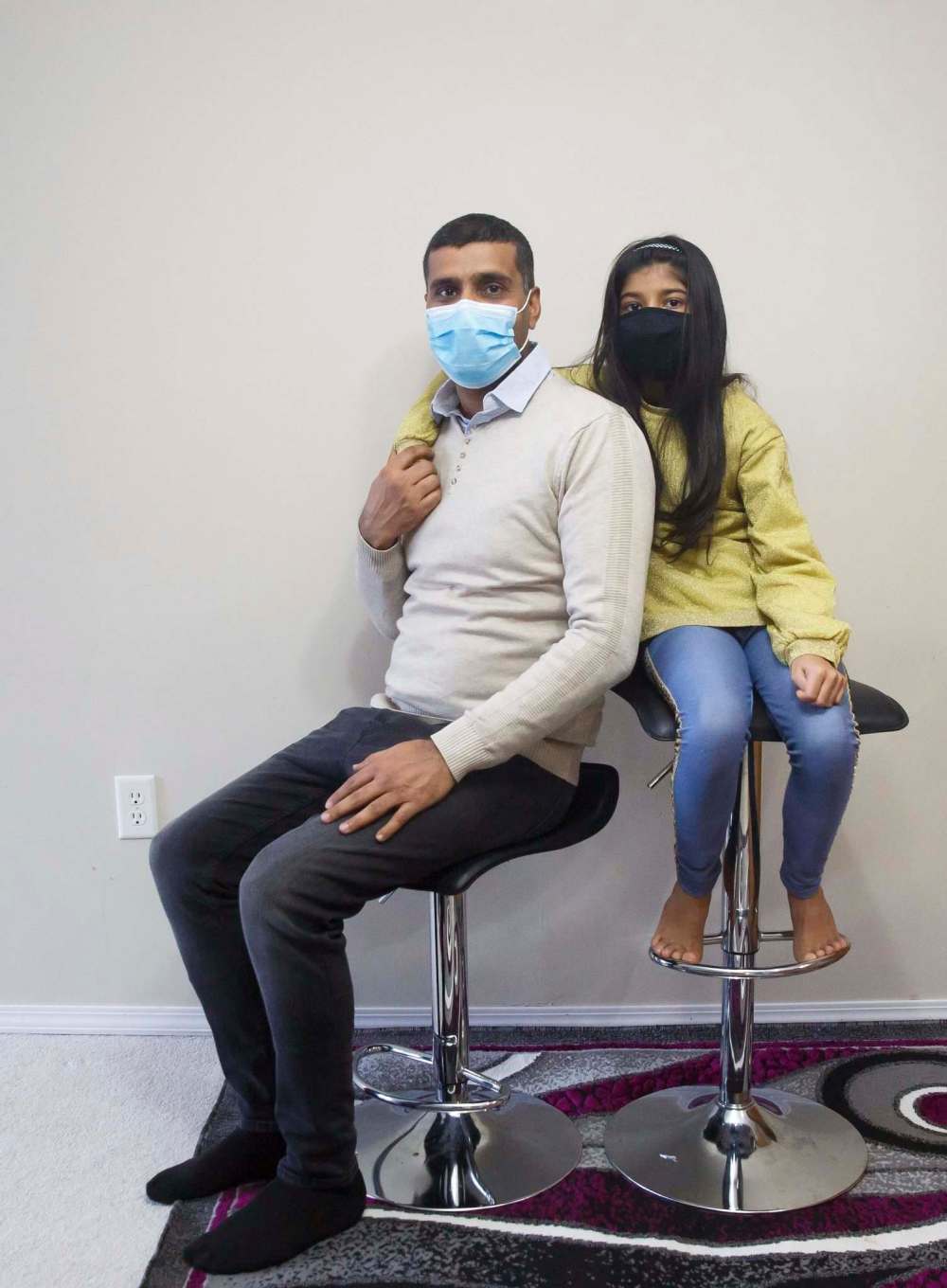 MIKE DEAL / WINNIPEG FREE PRESS
Zahid Abbas with his daughter Kashaf. One of his jobs is as a support worker helping people with intellectual disabilities. The extra $5 an hour he receives will greatly help him as he sends $400 a month to his wife and daughter in Pakistan.