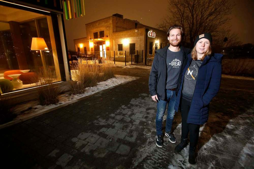 JOHN WOODS / WINNIPEG FREE PRESS
Husband and wife Rob Holter-Ferguson and Danielle Northam, creators of a website called Let’s Order Delivery where Manitobans can find local restaurants and order delivery directly from them, stand outside Cibo, one of the Winnipeg restaurants on their site.