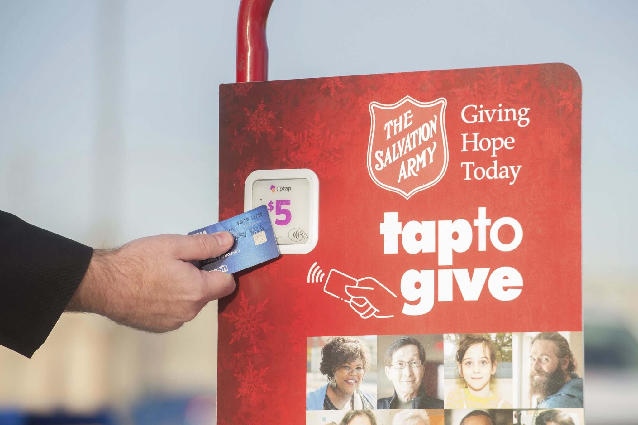 Salvation Army kettle campaign rings in new way to give Winnipeg Free
