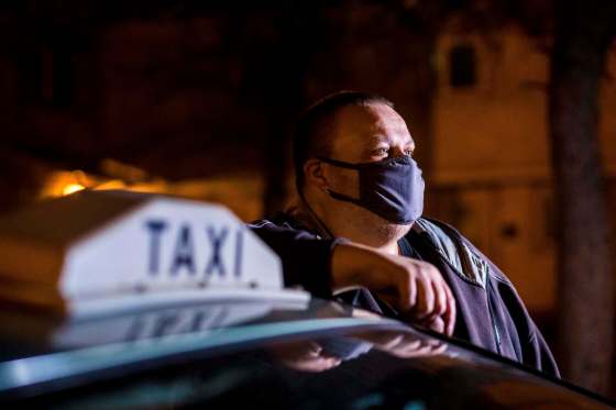 MIKAELA MACKENZIE / WINNIPEG FREE PRESSCab driver Ron Yablonsky says despite providing an ‘essential service,’ taxi drivers in Winnipeg have suffered economically and are fearful of catching the virus.