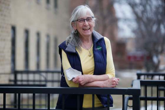 JOHN WOODS / WINNIPEG FREE PRESSJudith Anderson volunteers at the province’s COVID-19 call centre twice a week calling and checking in with people who are COVID-19 positive or are isolating.