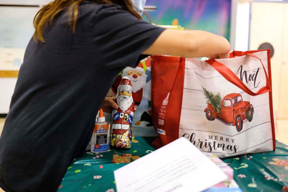 Daniel Crump / Winnipeg Free Press
A child goes through their gift bag.