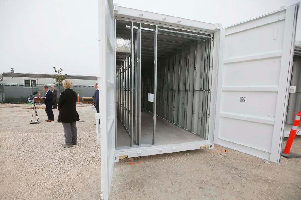 Look but don't go in there: Manitoba’s $17.9-million visitation shelters to allow personal care home residents to see loved ones are nearly all in place but won’t be used under code-red restrictions. (John Woods / Winnipeg Free Press files)