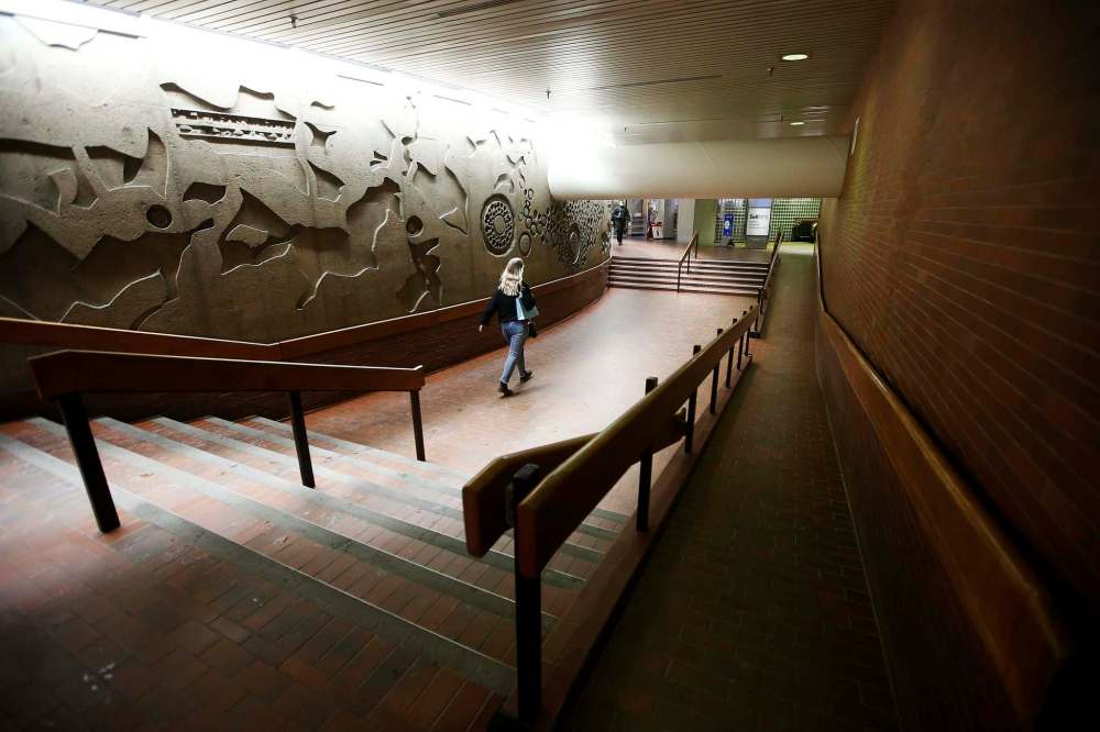 JOHN WOODS / WINNIPEG FREE PRESS
The city of Winnipeg has sent out a request for proposals to renovate the underground concourse at Portage and Main.