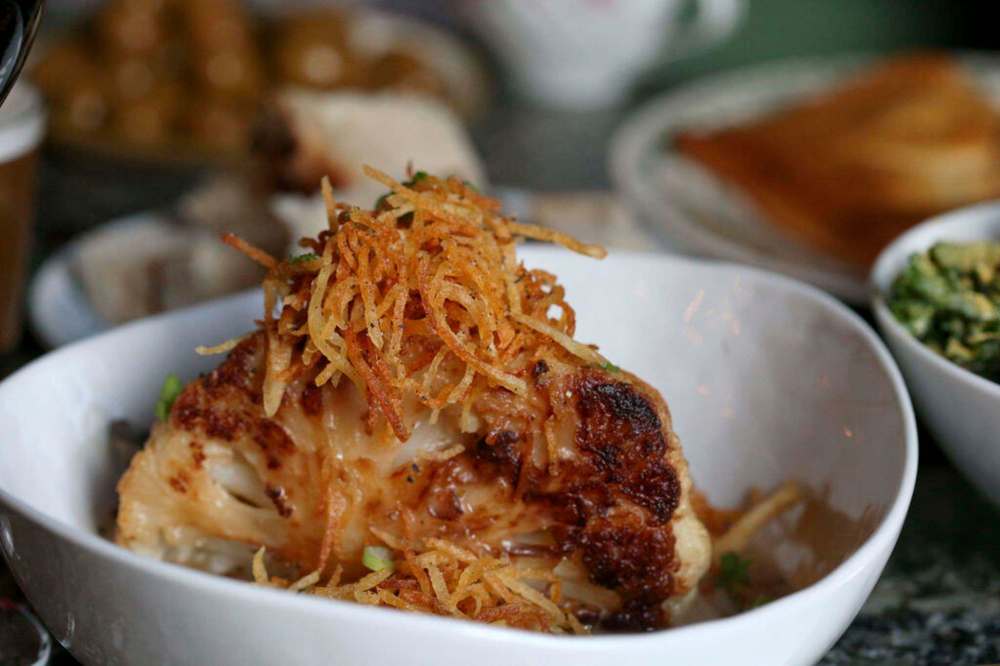 SHANNON VANRAES / WINNIPEG FREE PRESS FILES
Roast cauliflower with mushroom gravy and crispy potato strips.