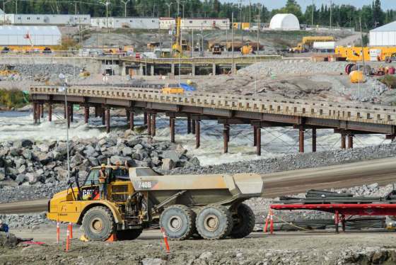 MIKE DEAL / WINNIPEG FREE PRESS FILESThe Manitoba government will not repeal the Construction Industry Wages Act, which sets the minimum hourly and overtime wage rates, and the standard hours of work per day, week or month in the heavy construction, and the industrial, commercial, institutional construction industry sectors.