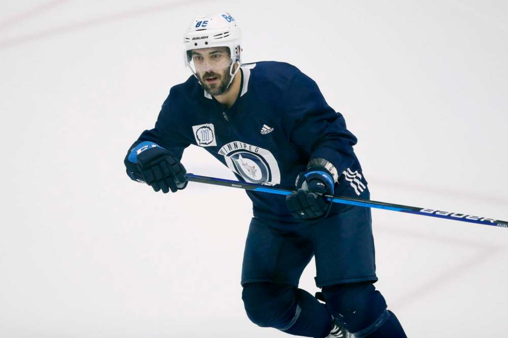 JOHN WOODS / WINNIPEG FREE PRESS FILES
The Winnipeg Jets placed forward Mathieu Perreault, along with four other players, on waivers today.