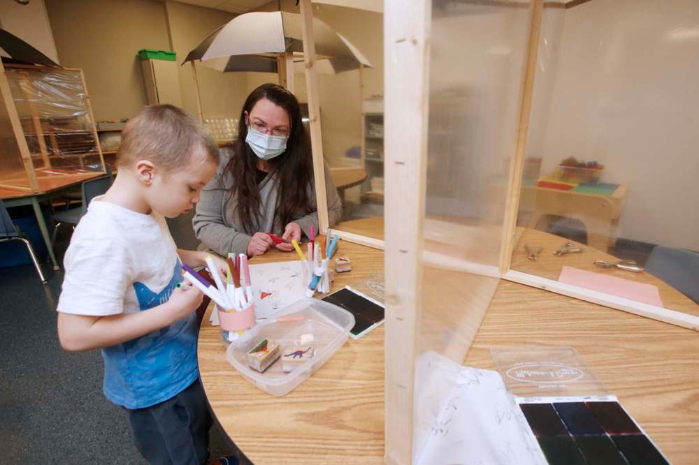 JOHN WOODS / WINNIPEG FREE PRESS
Karlin Mann, director of Oak Street Nursery School, plays with children at her nursery school in Winnipeg. Mann says it’s crucial to keep things “as normal as possible” for children during the pandemic.