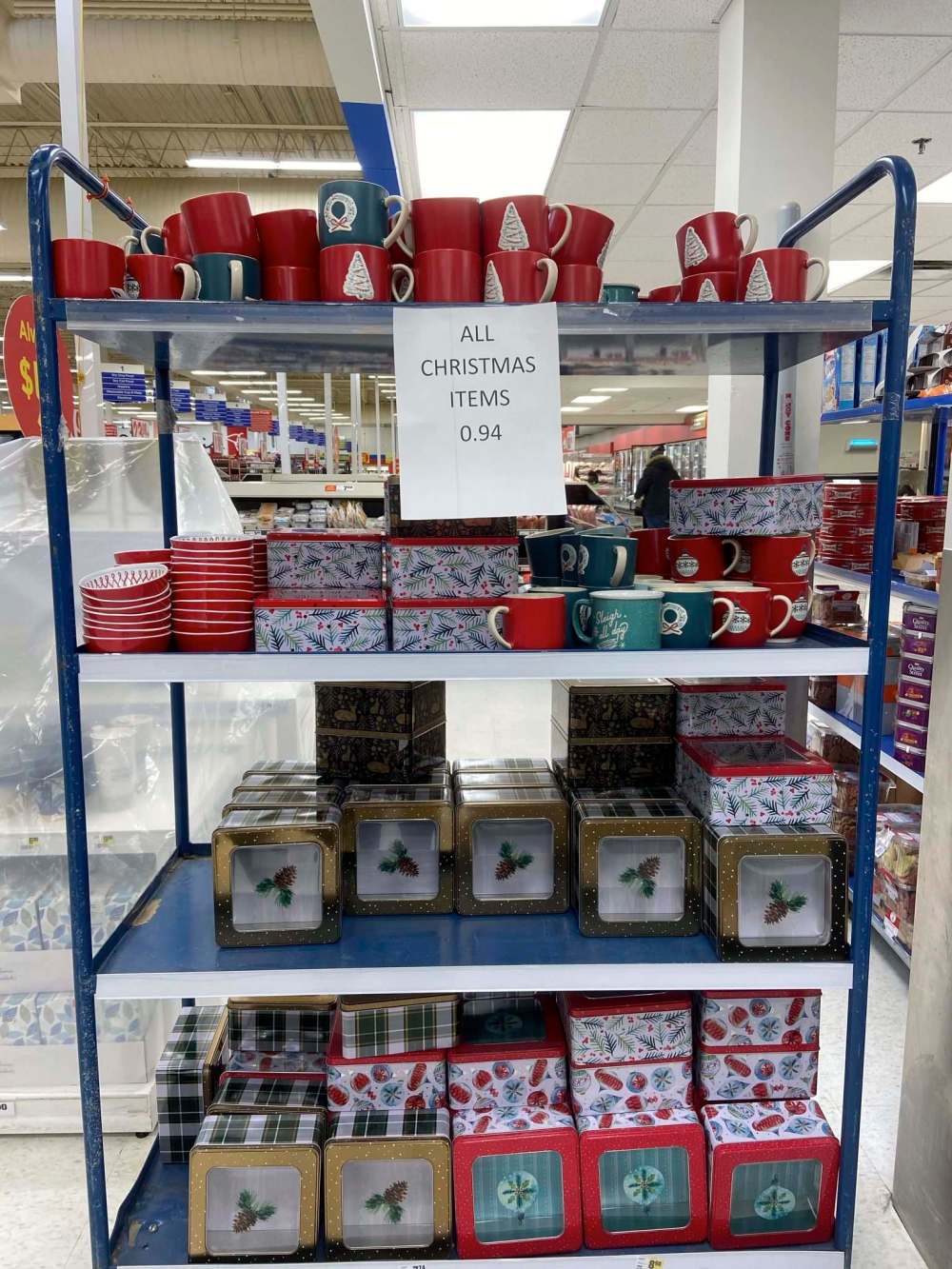 MALAK ABAS / WINNIPEG FREE PRESS
- store on virus essentials during COVID code red - Superstore clearance Christmas itemsJanuary 18, 2021