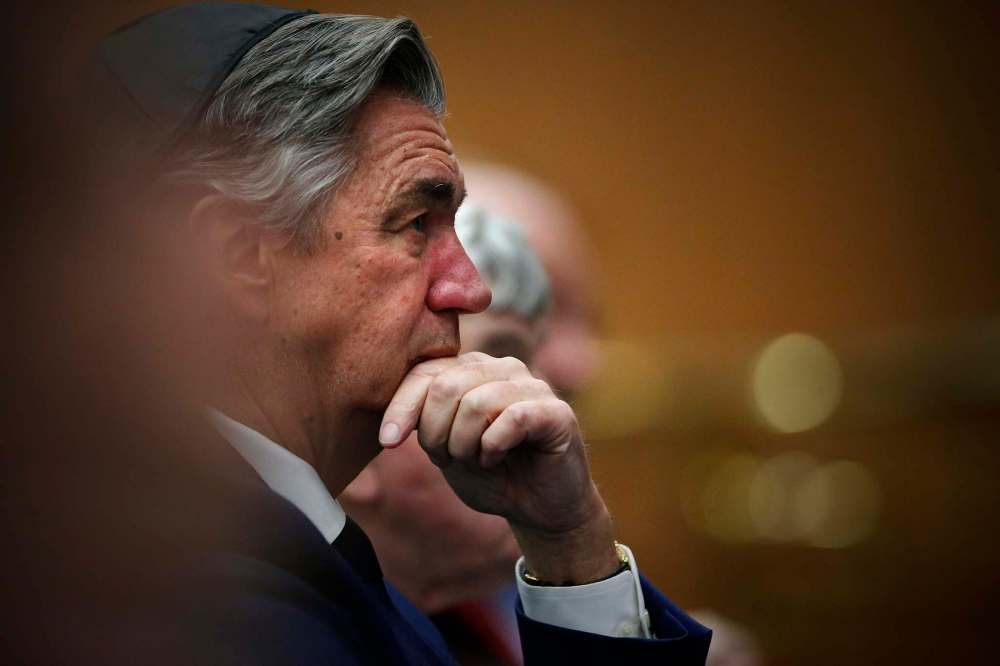 JOHN WOODS / WINNIPEG FREE PRESS Former Canadian ambassador to the US and Premier of Manitoba Gary Doer before he speaks at Shaarey Zedek Synagogue Monday, May 8, 2017.
